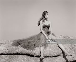 Laetitia Casta feet photo thumbnail