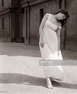 Laetitia Casta feet photo thumbnail