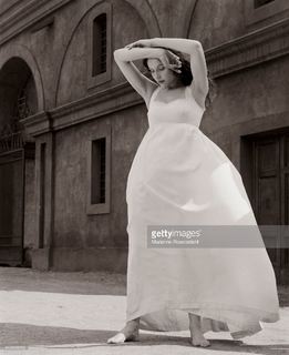 Laetitia Casta feet photo thumbnail