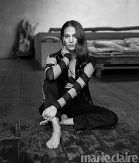 Alicia Vikander feet photo thumbnail