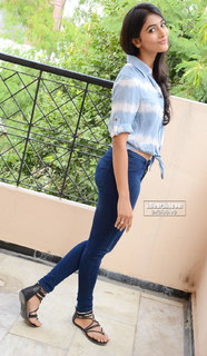 Pooja Hegde feet photo thumbnail