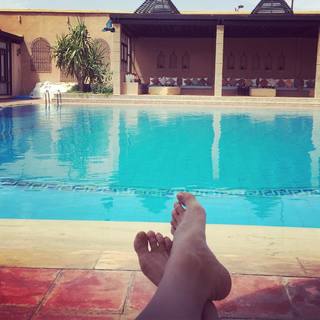Jacqueline Fernandez feet photo thumbnail