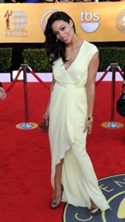 Rosario Dawson feet photo thumbnail