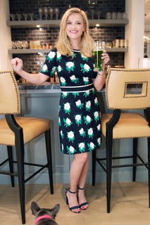 Reese Witherspoon feet photo thumbnail