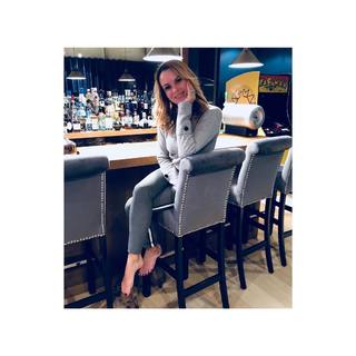 Amanda Holden feet photo thumbnail