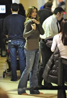 Cindy Crawford feet photo thumbnail