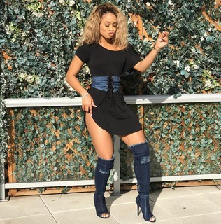 Jilly Anais feet photo thumbnail