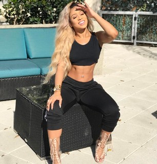 Jilly Anais feet photo thumbnail