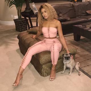 Jilly Anais feet photo thumbnail