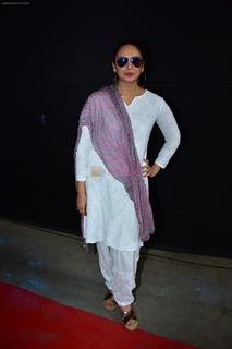 Huma Qureshi feet photo thumbnail
