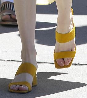 Emma Roberts feet photo thumbnail