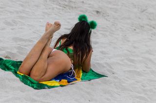 Claudia Romani feet photo thumbnail