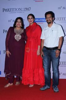 Huma Qureshi feet photo thumbnail