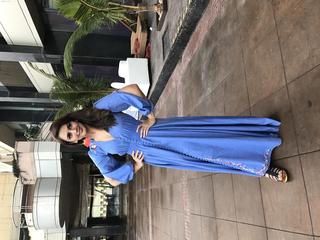 Huma Qureshi feet photo thumbnail