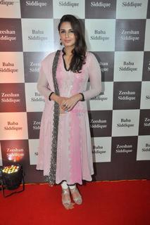 Huma Qureshi feet photo thumbnail