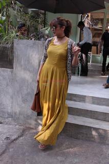 Huma Qureshi feet photo thumbnail