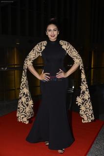 Huma Qureshi feet photo thumbnail