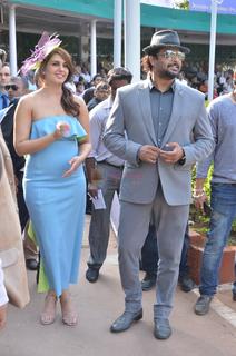 Huma Qureshi feet photo thumbnail