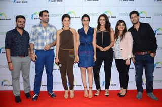 Huma Qureshi feet photo thumbnail
