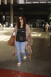 Huma Qureshi feet photo thumbnail