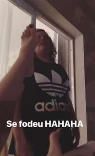Kéfera Buchmann feet photo thumbnail