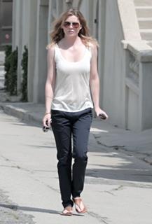 Ellen Pompeo feet photo thumbnail