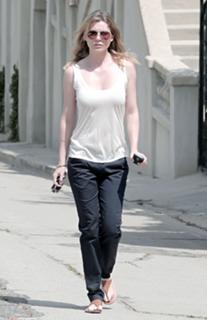 Ellen Pompeo feet photo thumbnail