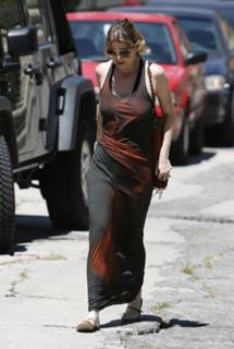 Ellen Pompeo feet photo thumbnail