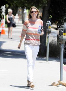 Ellen Pompeo feet photo thumbnail