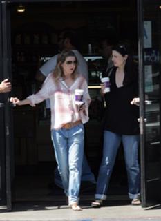 Ellen Pompeo feet photo thumbnail