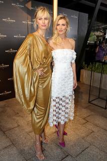 Karolina Kurkova feet photo thumbnail