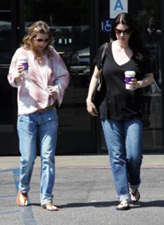 Ellen Pompeo feet photo thumbnail