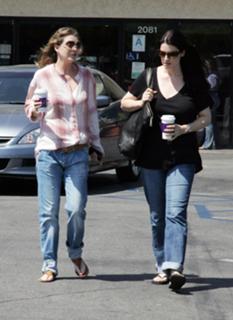 Ellen Pompeo feet photo thumbnail