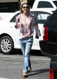Ellen Pompeo feet photo thumbnail