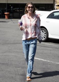 Ellen Pompeo feet photo thumbnail