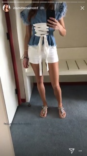 Iris Mittenaere feet photo thumbnail