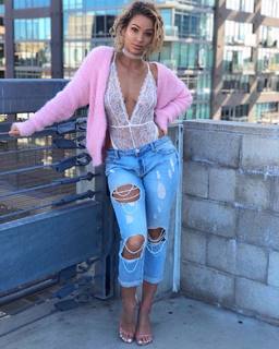Lauren R. Wood feet photo thumbnail