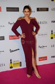 Huma Qureshi feet photo thumbnail