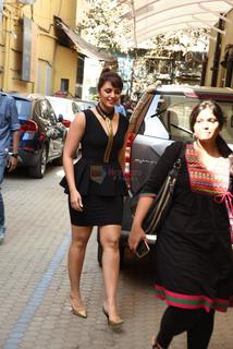 Huma Qureshi feet photo thumbnail