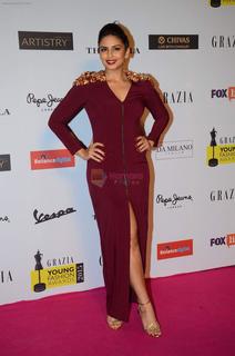 Huma Qureshi feet photo thumbnail