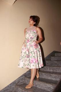 Huma Qureshi feet photo thumbnail