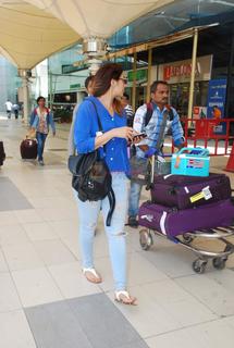 Huma Qureshi feet photo thumbnail