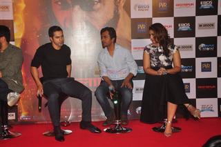Huma Qureshi feet photo thumbnail