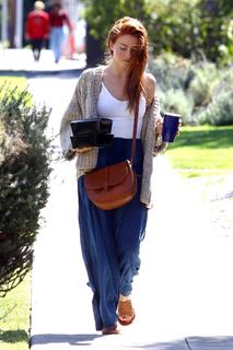 Julianne Hough feet photo thumbnail