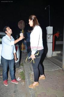 Huma Qureshi feet photo thumbnail
