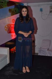 Huma Qureshi feet photo thumbnail