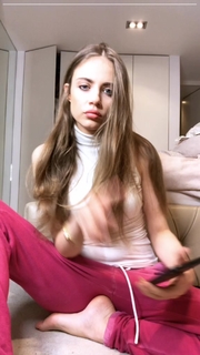 Xenia Tchoumitcheva feet photo thumbnail