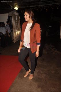 Huma Qureshi feet photo thumbnail