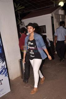Huma Qureshi feet photo thumbnail