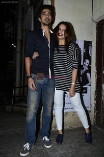 Huma Qureshi feet photo thumbnail